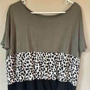 Plus Size 24/7 Flawless Animal Colorblock Knot Hem Tee